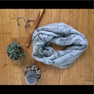 Faux fur round scarf
